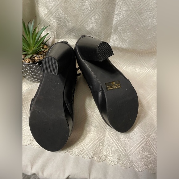 Brand new BOOTS - Picture 8 of 8